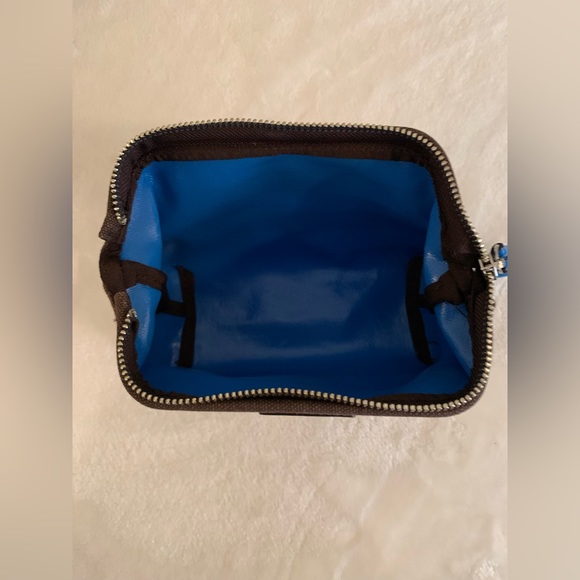 Henri Bendel Small Striped Canvas Dopp Kit (NWOT) - Picture 5 of 7